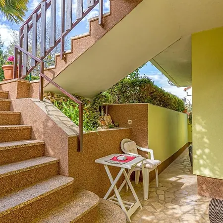 Apartment Flores