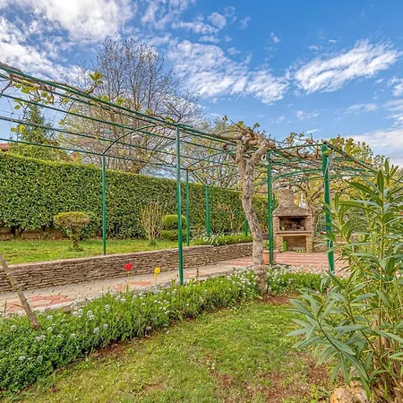 Apartment Flores Stari Pazin
