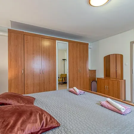 Flores Apartment Stari Pazin